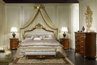Iata care sunt avantajele mobilei din lemn pentru un dormitor clasic Italian